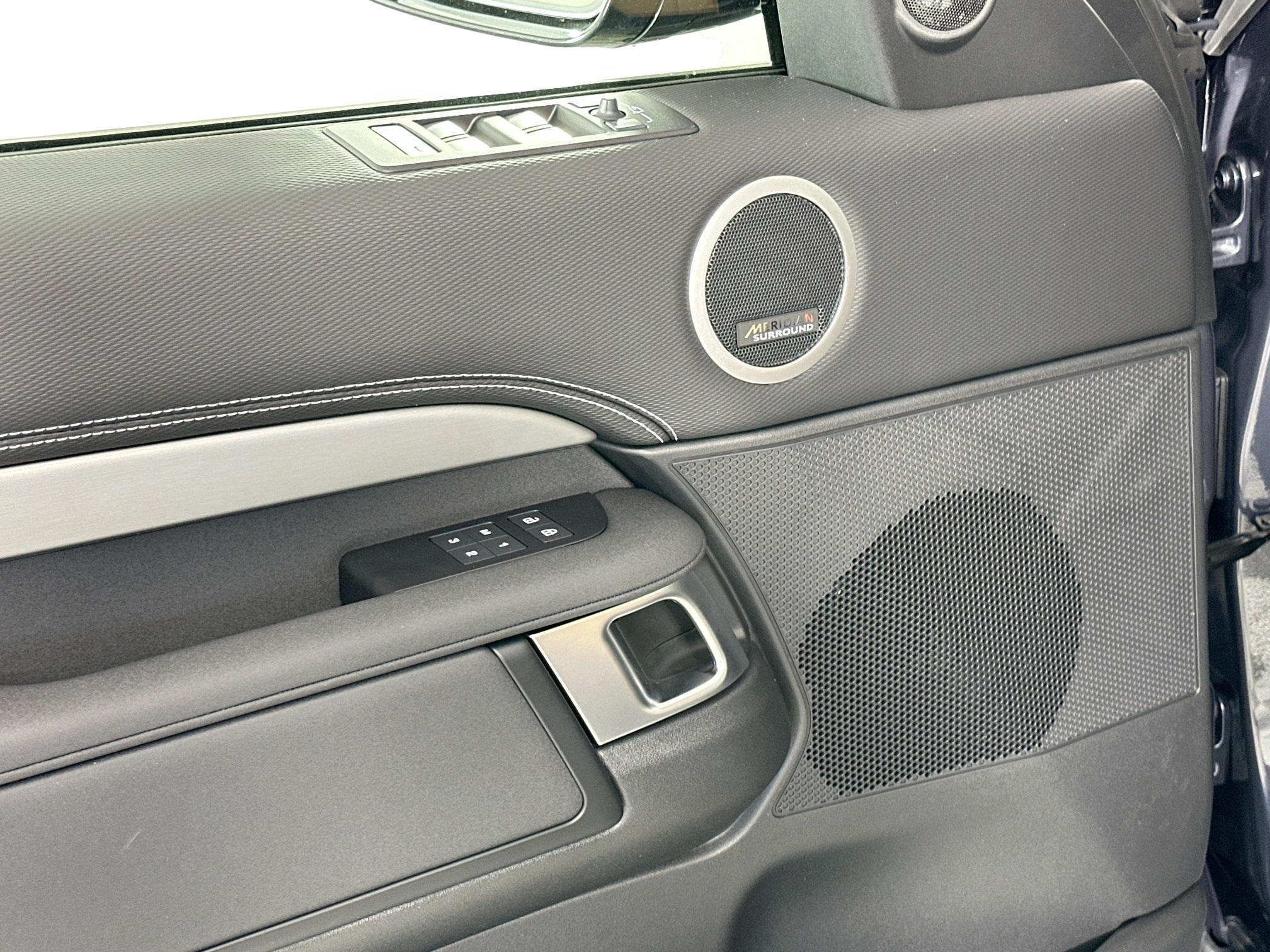 new 2025 Land Rover Discovery car, priced at $82,443