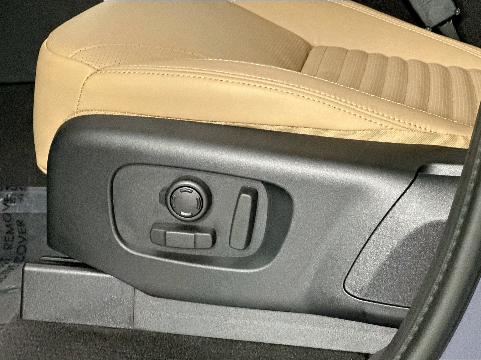 new 2025 Land Rover Discovery car, priced at $82,443