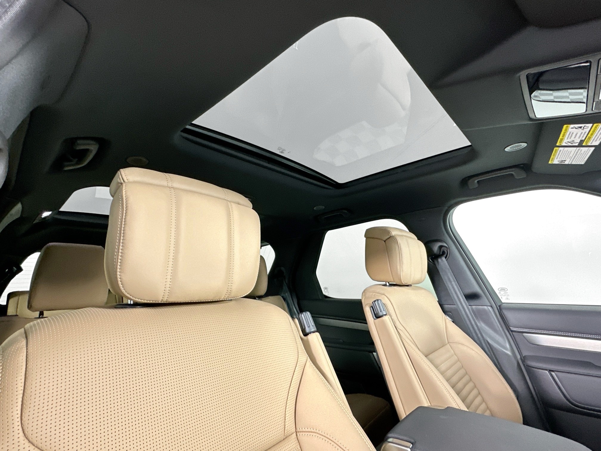 new 2025 Land Rover Discovery car, priced at $82,443