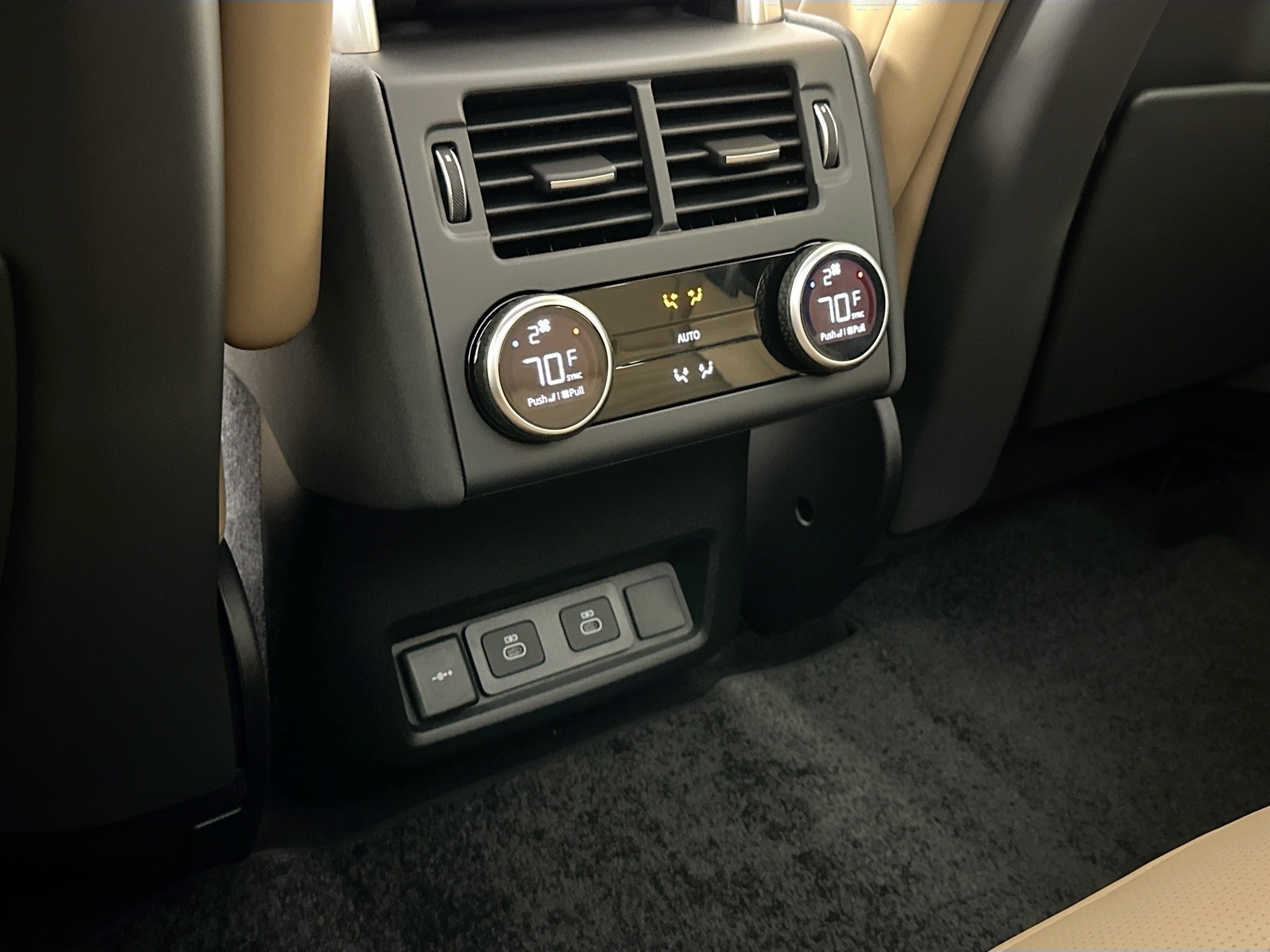 new 2025 Land Rover Discovery car, priced at $82,443