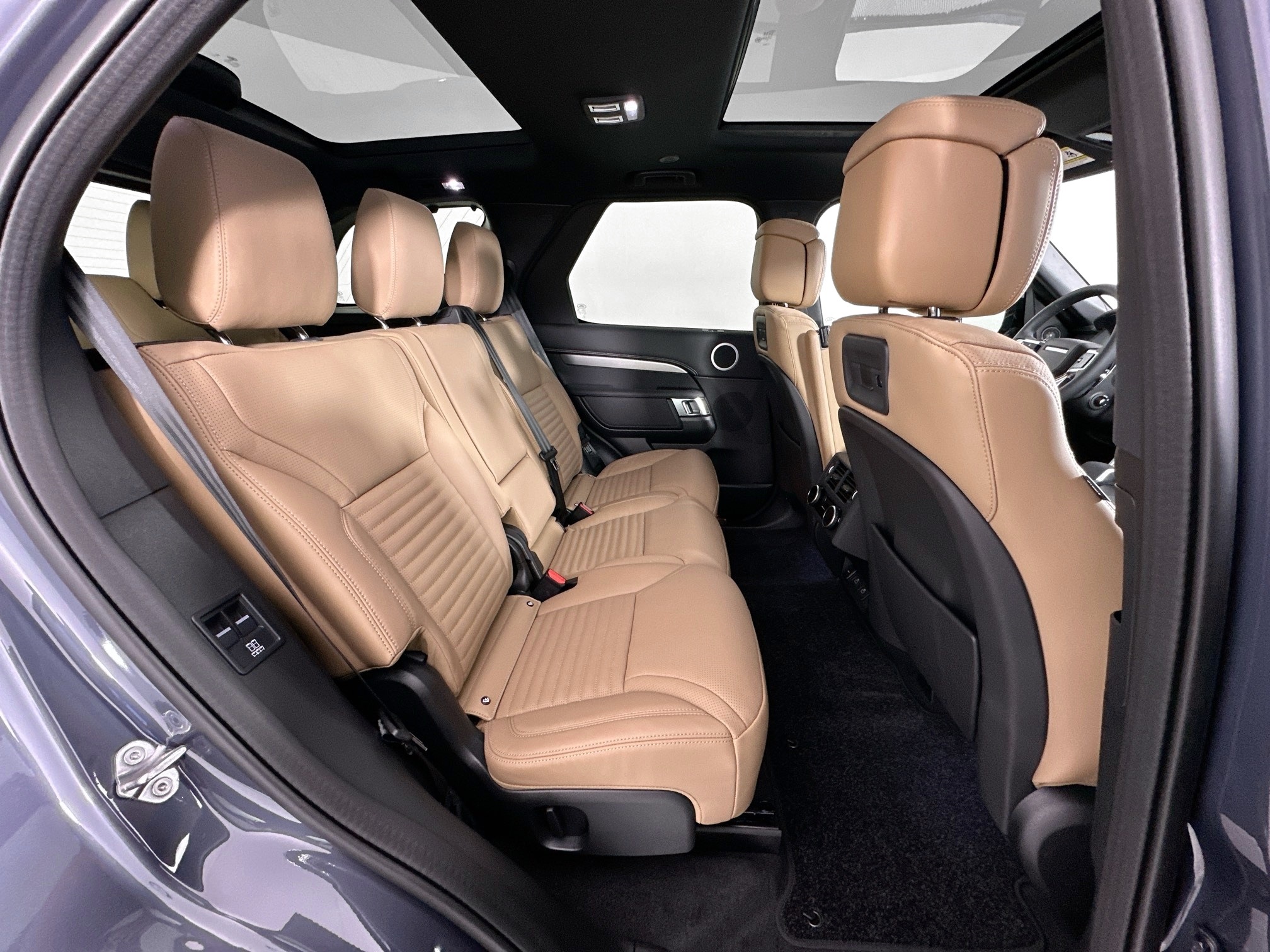 new 2025 Land Rover Discovery car, priced at $82,443