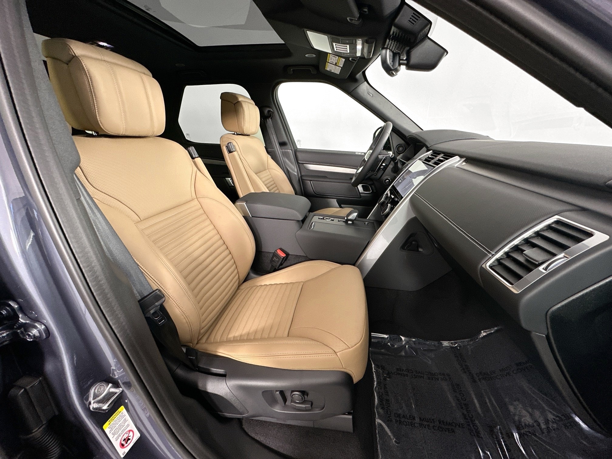 new 2025 Land Rover Discovery car, priced at $82,443