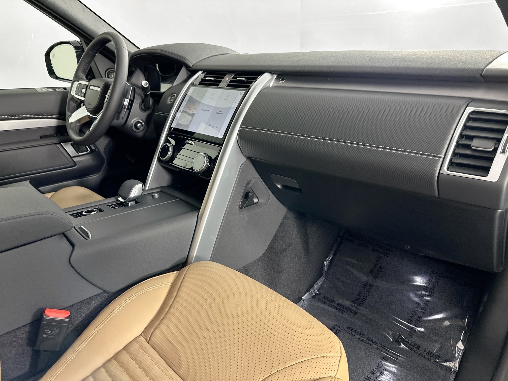 new 2025 Land Rover Discovery car, priced at $82,443