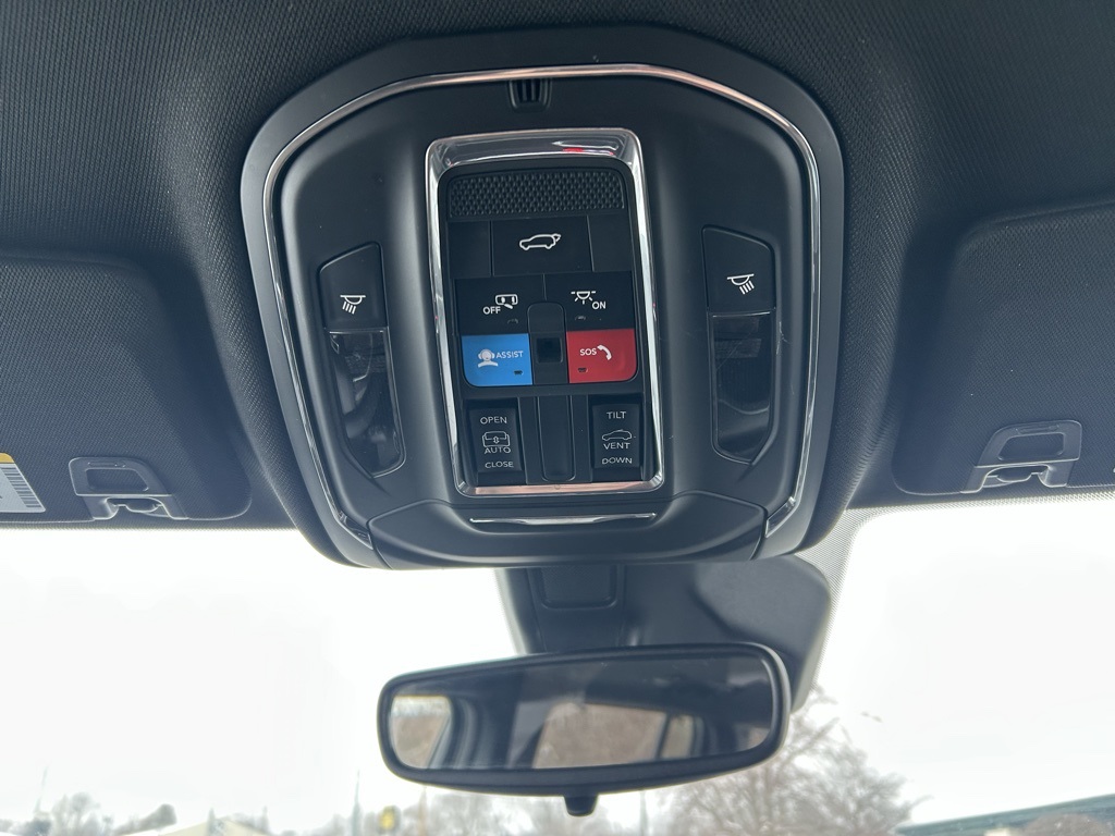 used 2024 Jeep Grand Cherokee car, priced at $33,526