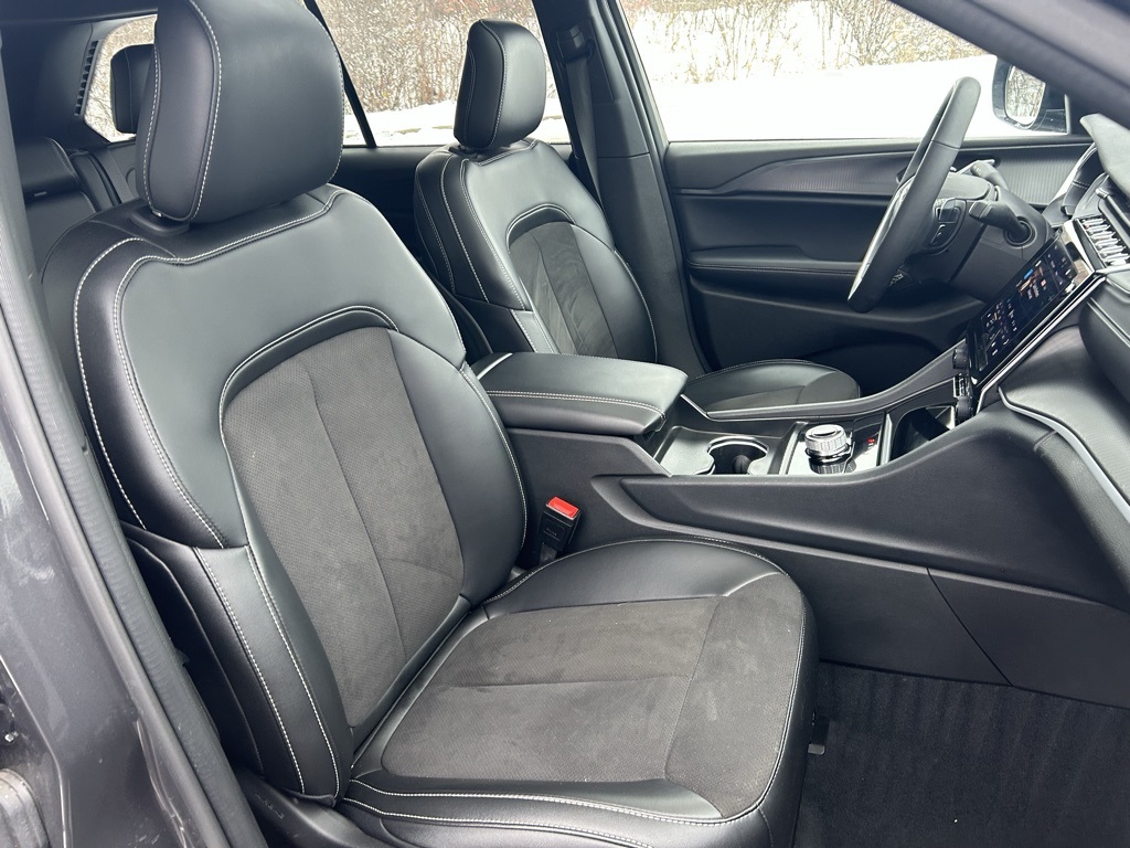 used 2024 Jeep Grand Cherokee car, priced at $33,526