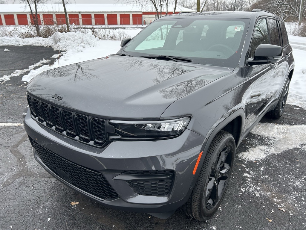 used 2024 Jeep Grand Cherokee car, priced at $33,526