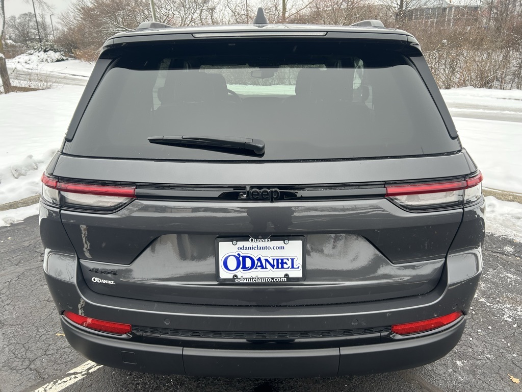 used 2024 Jeep Grand Cherokee car, priced at $33,526