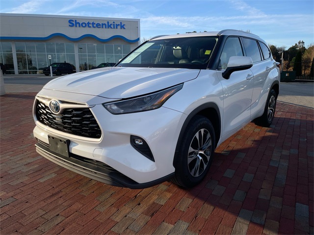2022 Toyota Highlander XLE's photo