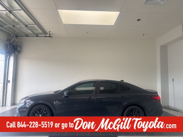 2025 Toyota Camry SE's photo