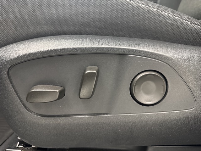 used 2024 Chevrolet Traverse car, priced at $34,888