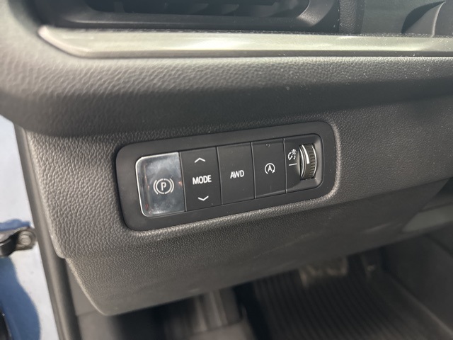 used 2024 Chevrolet Traverse car, priced at $34,888