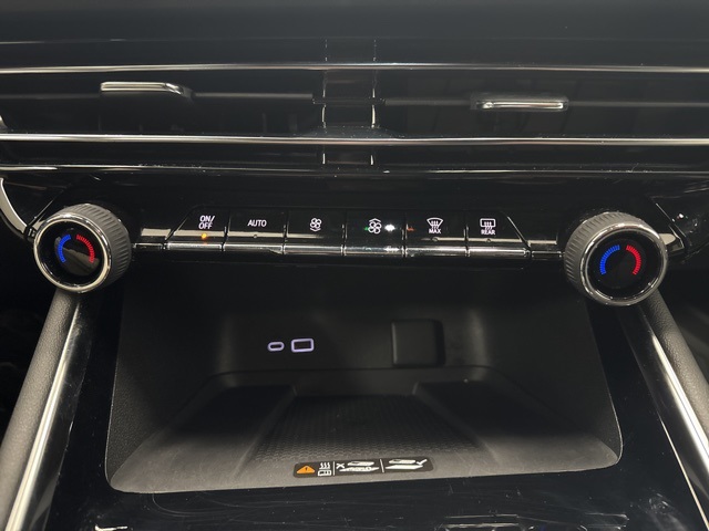 used 2024 Chevrolet Traverse car, priced at $34,888