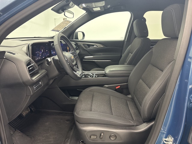 used 2024 Chevrolet Traverse car, priced at $34,888