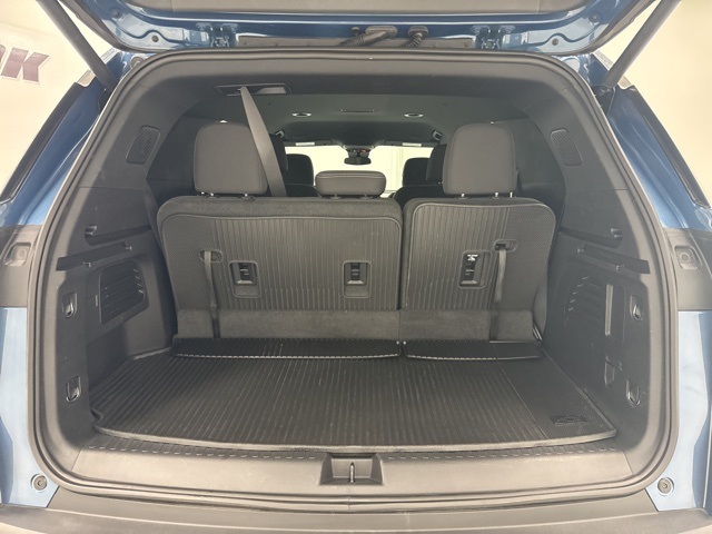 used 2024 Chevrolet Traverse car, priced at $34,888