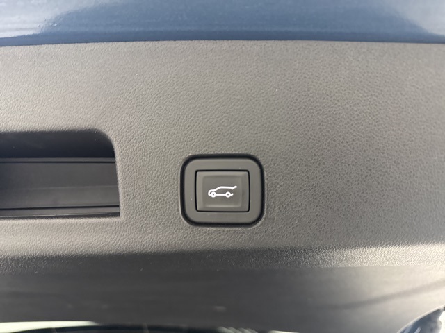 used 2024 Chevrolet Traverse car, priced at $34,888