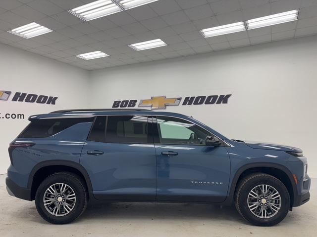 used 2024 Chevrolet Traverse car, priced at $34,888