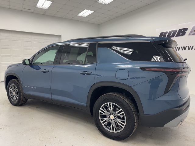 used 2024 Chevrolet Traverse car, priced at $34,888