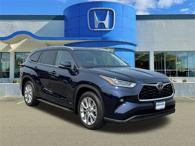 2023 Toyota Highlander Limited's photo