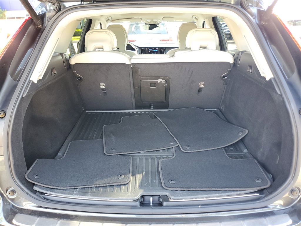 used 2022 Volvo XC60 car, priced at $23,989