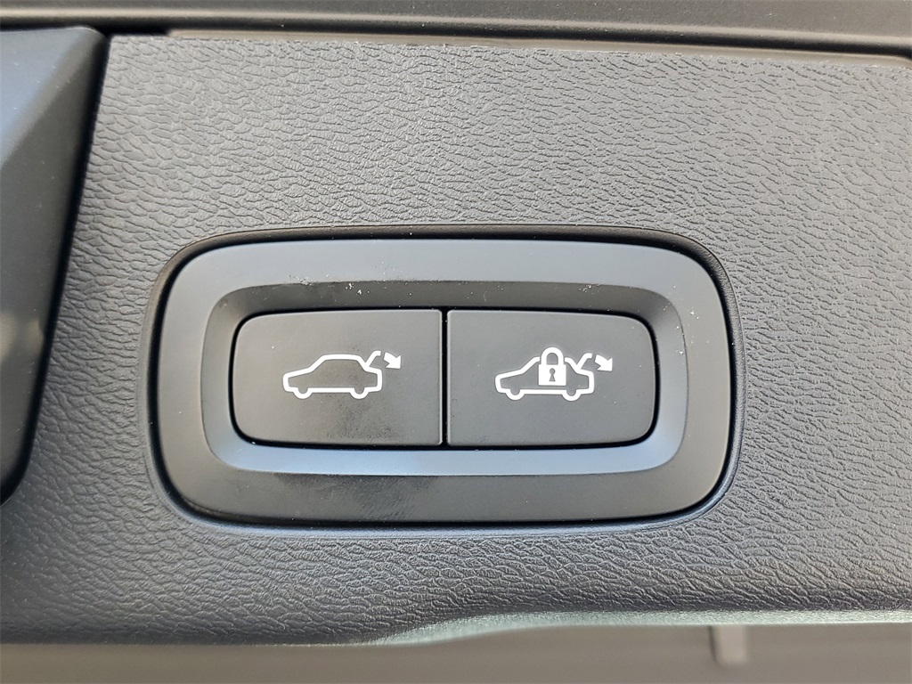 used 2022 Volvo XC60 car, priced at $23,989