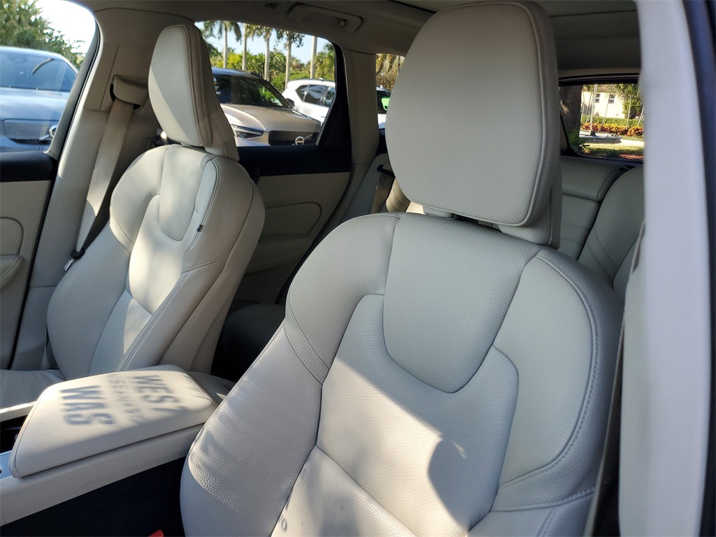 used 2022 Volvo XC60 car, priced at $23,989