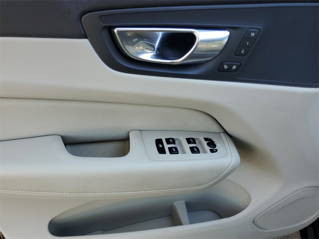 used 2022 Volvo XC60 car, priced at $23,989