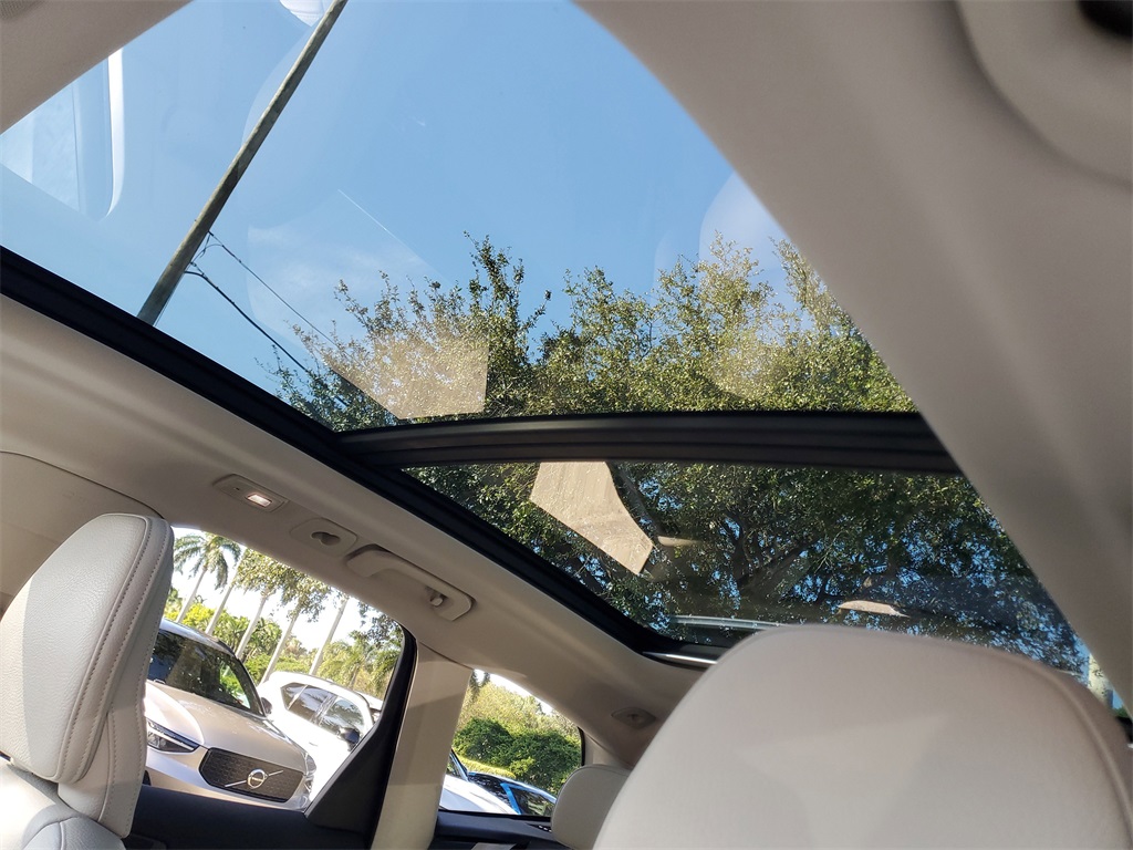 used 2022 Volvo XC60 car, priced at $23,989