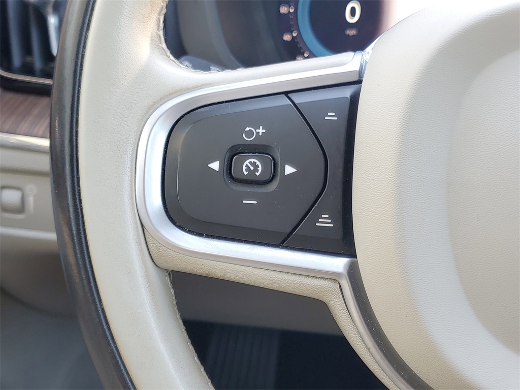 used 2022 Volvo XC60 car, priced at $23,989