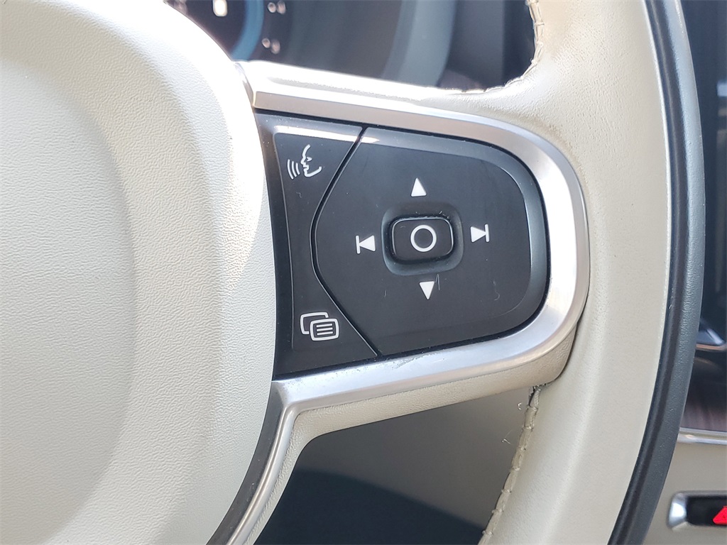 used 2022 Volvo XC60 car, priced at $23,989