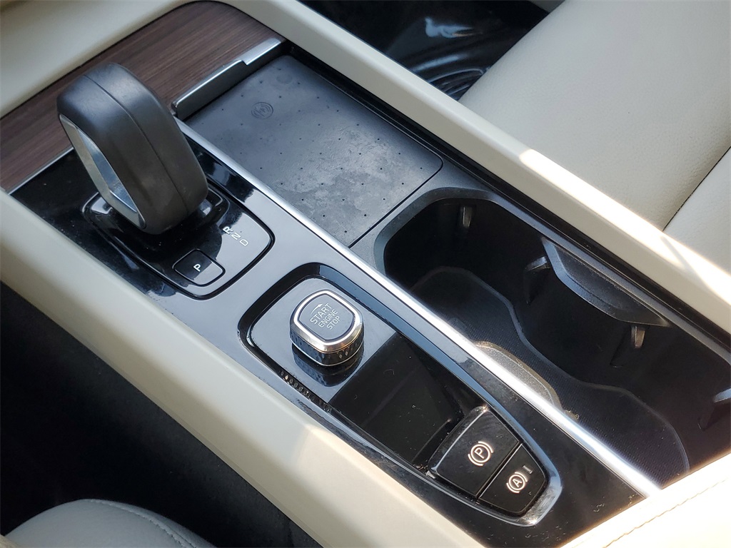 used 2022 Volvo XC60 car, priced at $23,989