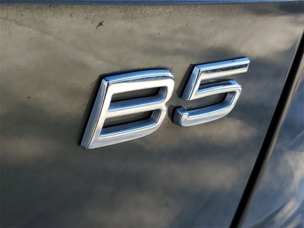 used 2022 Volvo XC60 car, priced at $23,989