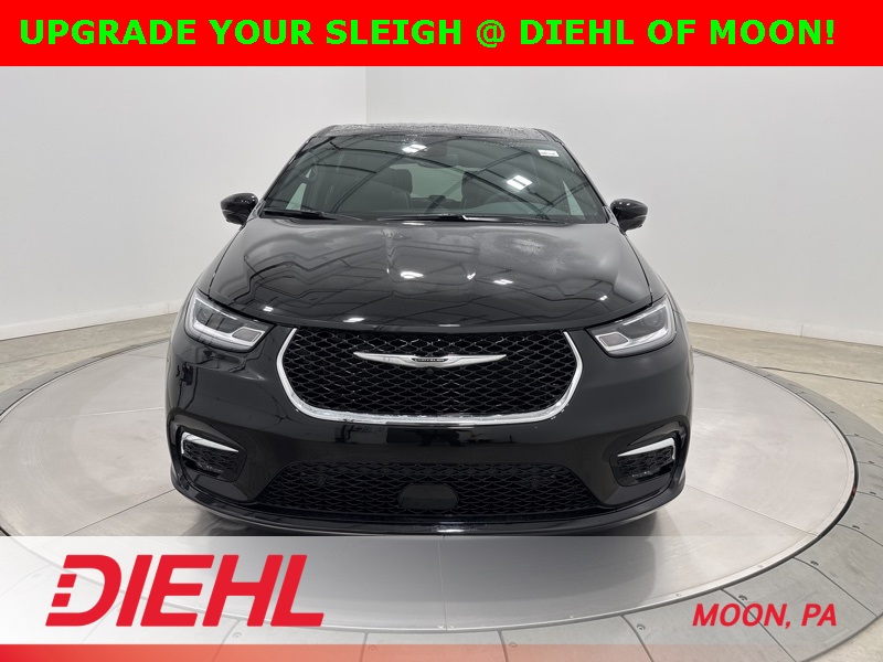 2026 Chrysler Pacifica Limited photo 2