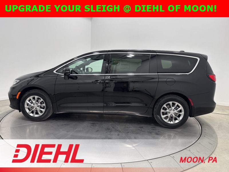 2026 Chrysler Pacifica Limited photo 4