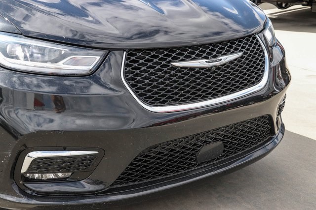 used 2022 Chrysler Pacifica Hybrid car, priced at $25,992