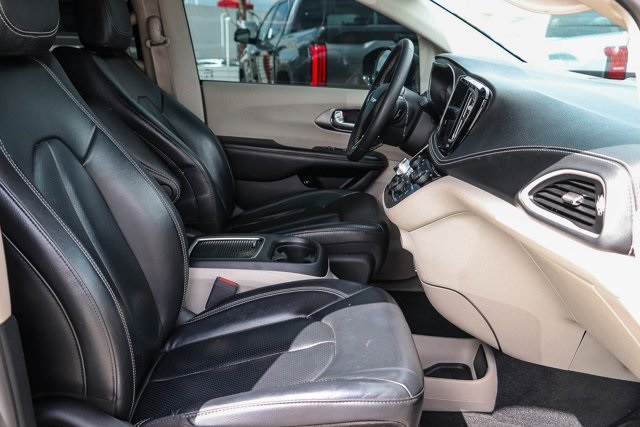used 2022 Chrysler Pacifica Hybrid car, priced at $25,992