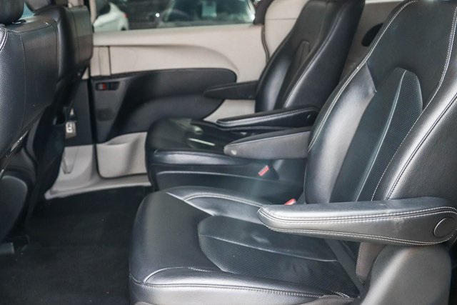 used 2022 Chrysler Pacifica Hybrid car, priced at $25,992