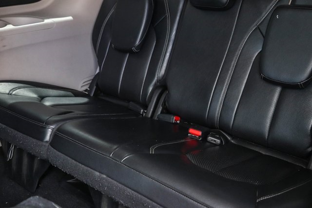 used 2022 Chrysler Pacifica Hybrid car, priced at $25,992