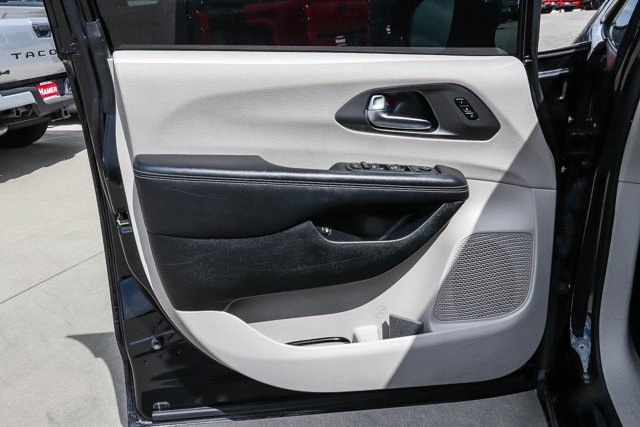 used 2022 Chrysler Pacifica Hybrid car, priced at $25,992