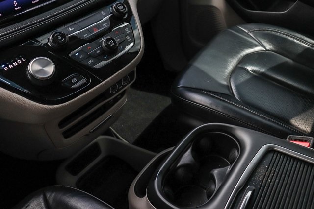 used 2022 Chrysler Pacifica Hybrid car, priced at $25,992