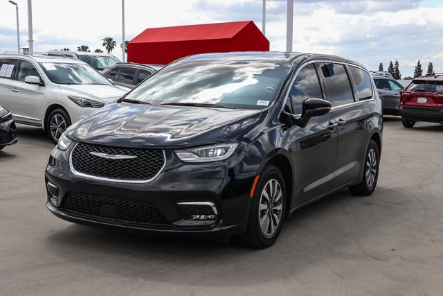 used 2022 Chrysler Pacifica Hybrid car, priced at $25,992