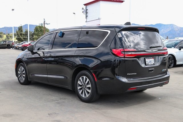used 2022 Chrysler Pacifica Hybrid car, priced at $25,992