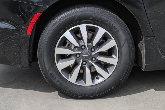 used 2022 Chrysler Pacifica Hybrid car, priced at $25,992