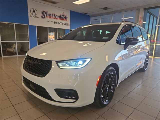 2024 Chrysler Pacifica Limited's photo