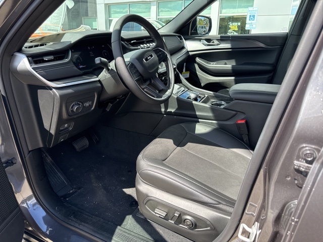 2025 Jeep Grand Cherokee Altitude X photo 14
