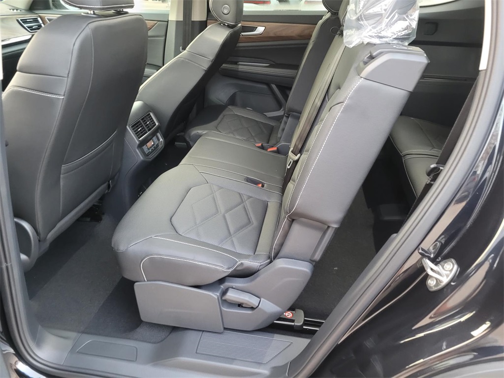 new 2026 Volkswagen Atlas car, priced at $37,406