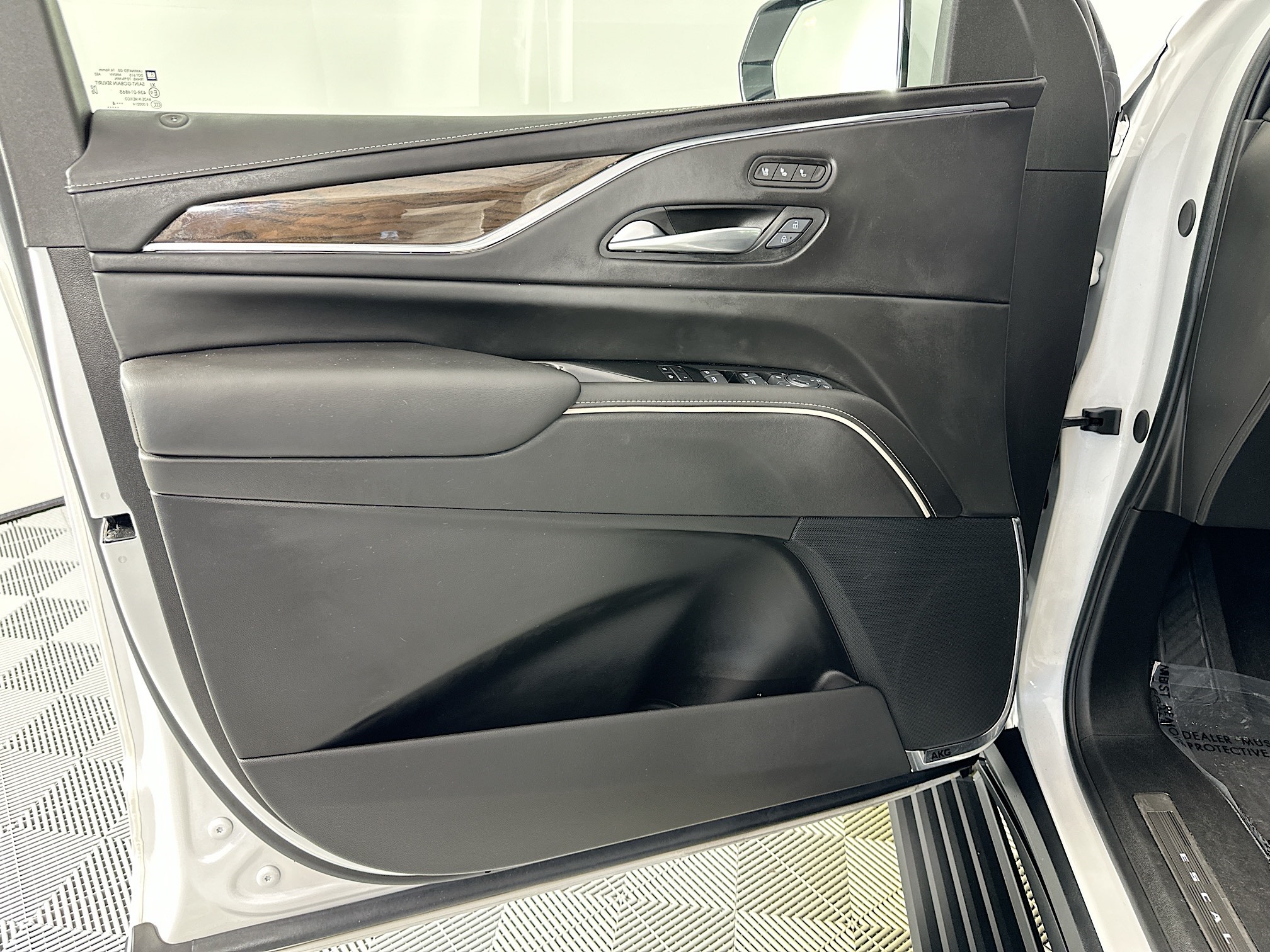 used 2024 Cadillac Escalade ESV car, priced at $88,998