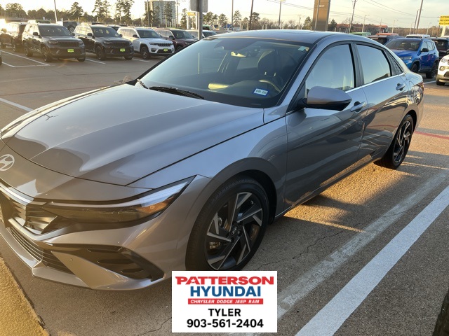 2024 Hyundai Elantra Limited's photo
