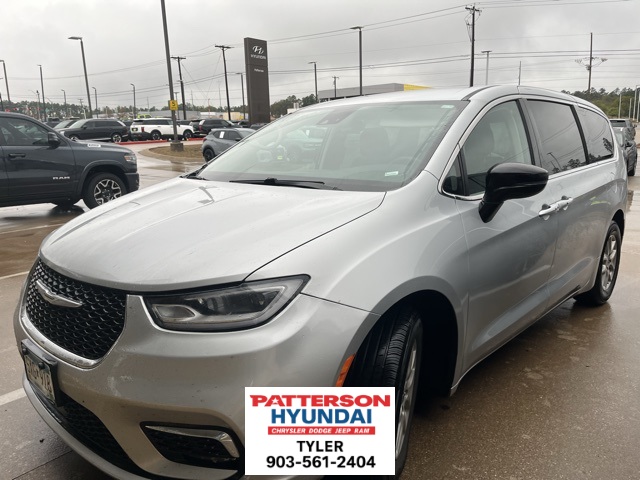 2024 Chrysler Pacifica Touring L's photo