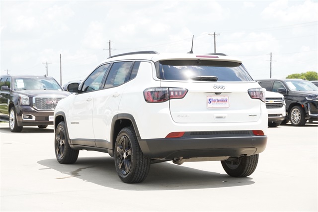 2024 Jeep Compass Latitude photo 5
