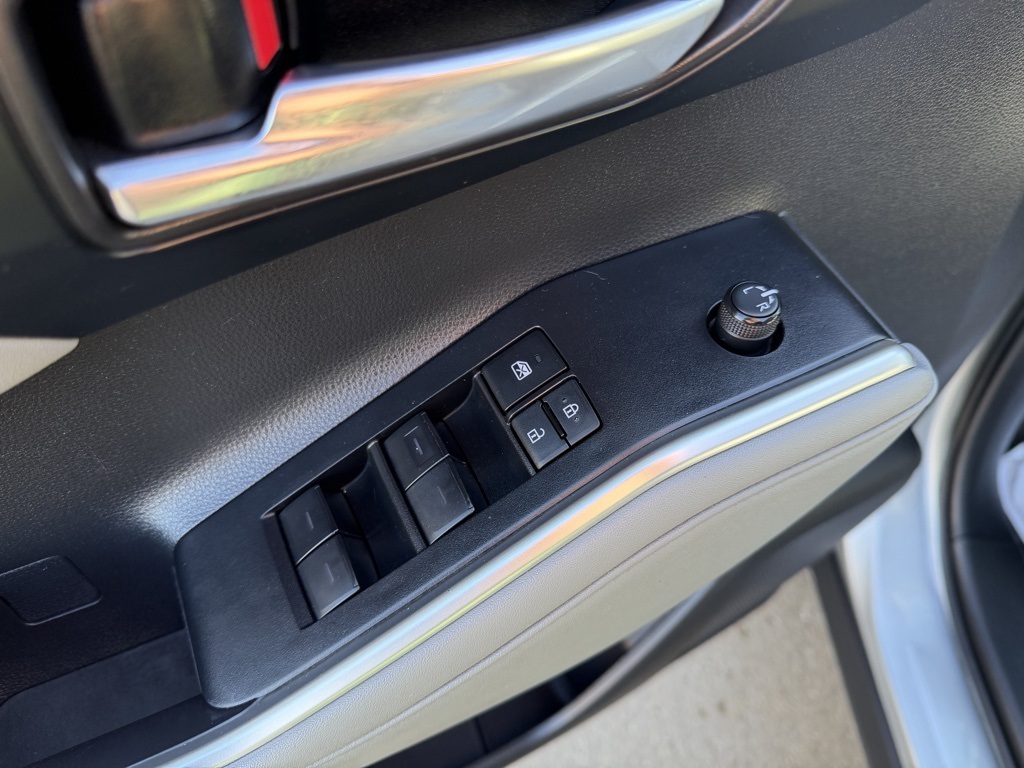 used 2023 Toyota Highlander car, priced at $39,903